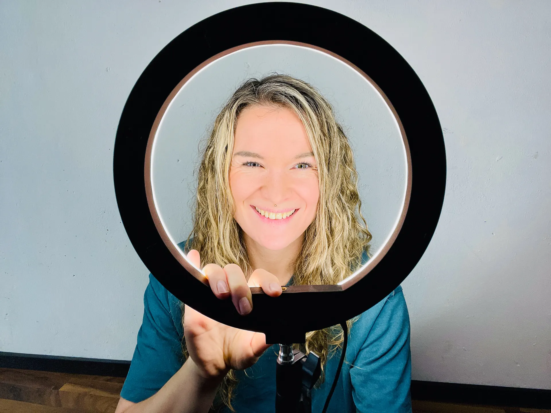 Nadja Hollstein hinter Rindlicht